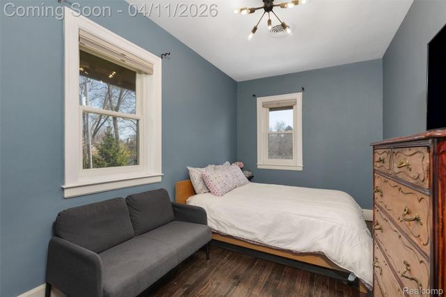 630 Lakepointe Street, Grosse Pointe Park, MI 48230