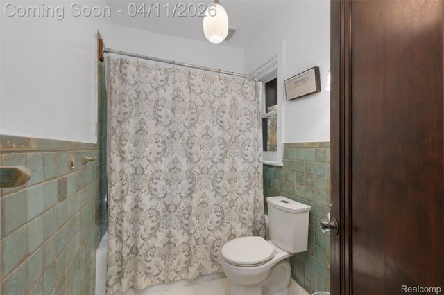 630 Lakepointe Street, Grosse Pointe Park, MI 48230