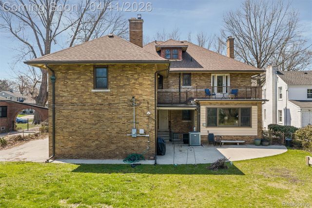 630 Lakepointe Street, Grosse Pointe Park, MI 48230
