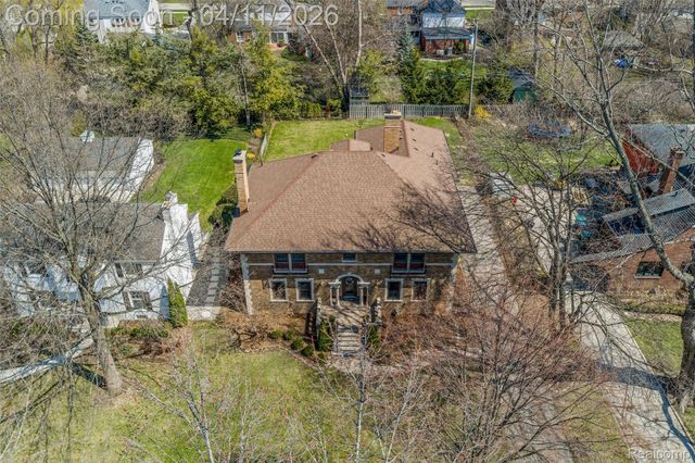 630 Lakepointe Street, Grosse Pointe Park, MI 48230