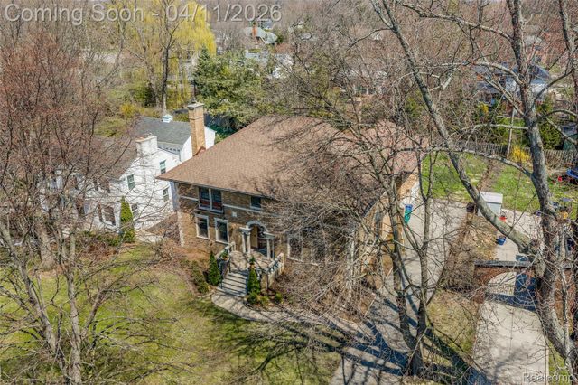 630 Lakepointe Street, Grosse Pointe Park, MI 48230