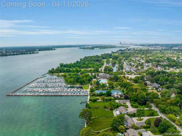 630 Lakepointe Street, Grosse Pointe Park, MI 48230