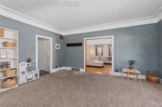 630 Lakepointe Street, Grosse Pointe Park, MI 48230