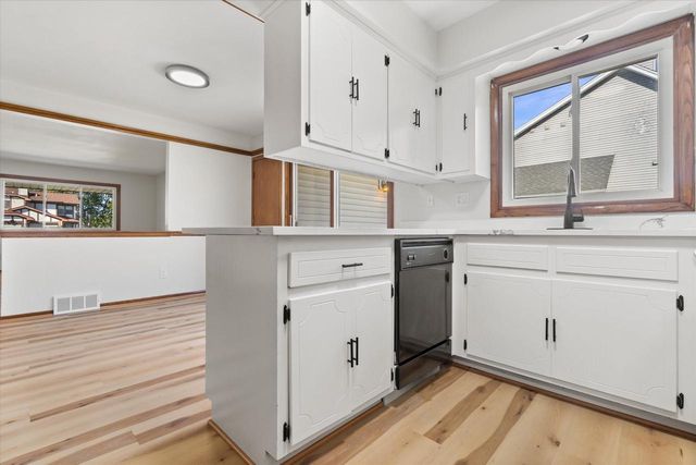 8148 S 88th STREET, Franklin, WI 53132