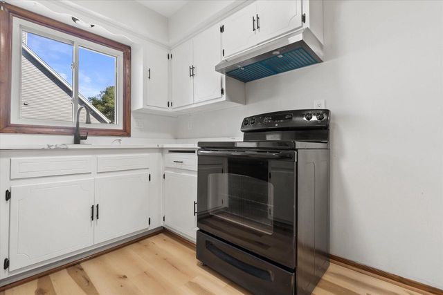 8148 S 88th STREET, Franklin, WI 53132