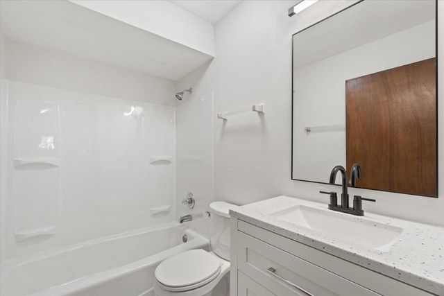 8148 S 88th STREET, Franklin, WI 53132