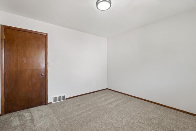 8148 S 88th STREET, Franklin, WI 53132