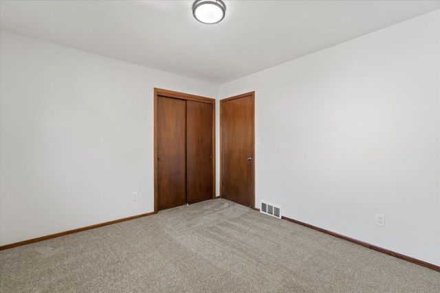 8148 S 88th STREET, Franklin, WI 53132