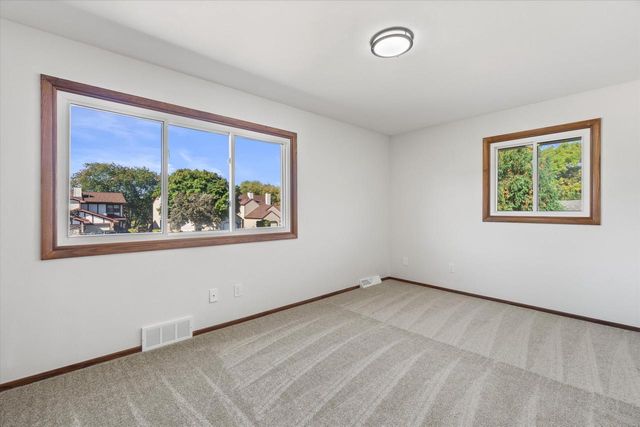 8148 S 88th STREET, Franklin, WI 53132