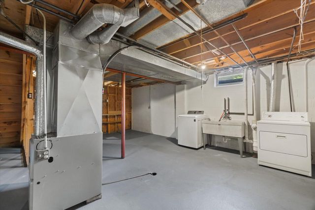 8148 S 88th STREET, Franklin, WI 53132