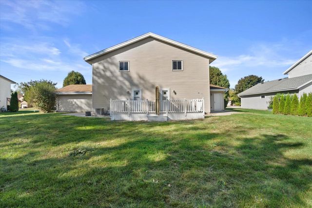 8148 S 88th STREET, Franklin, WI 53132