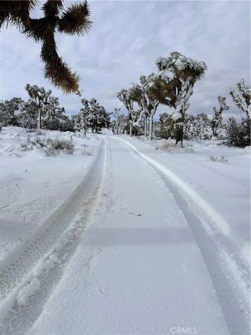 27 Vista, Pioneertown, CA 92356