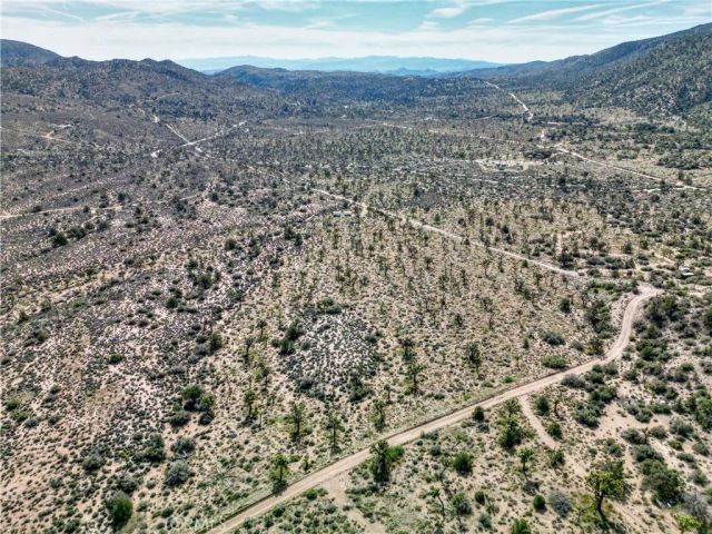 27 Vista, Pioneertown, CA 92356