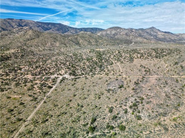 27 Vista, Pioneertown, CA 92356