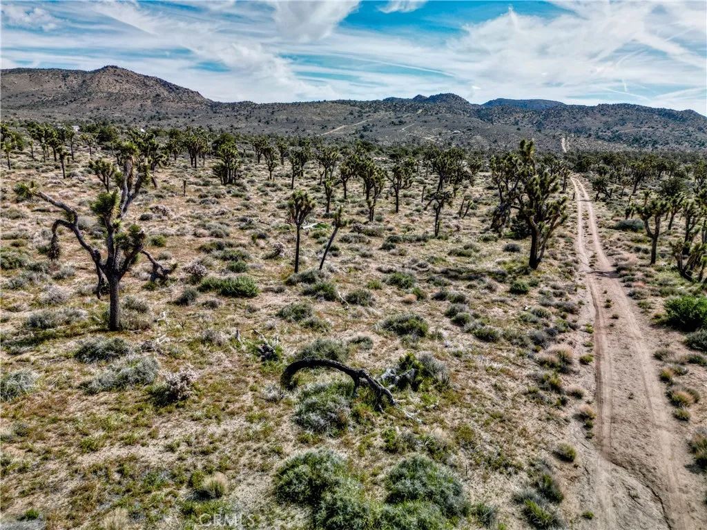 27 Vista, Pioneertown, CA 92356