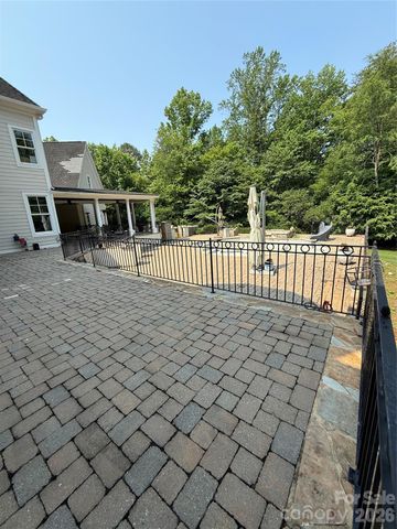 450 Greywalls Lane, Iron Station, NC 28080