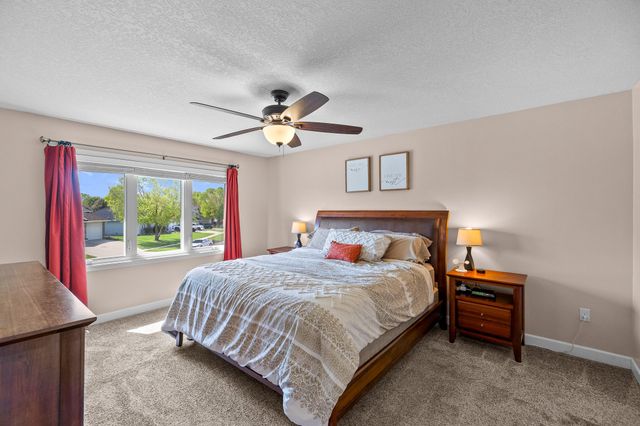 1629 Ashwood Drive, Altoona, IA 50009