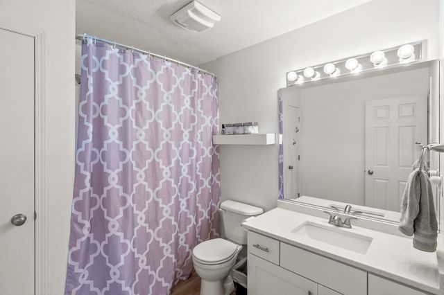 1629 Ashwood Drive, Altoona, IA 50009