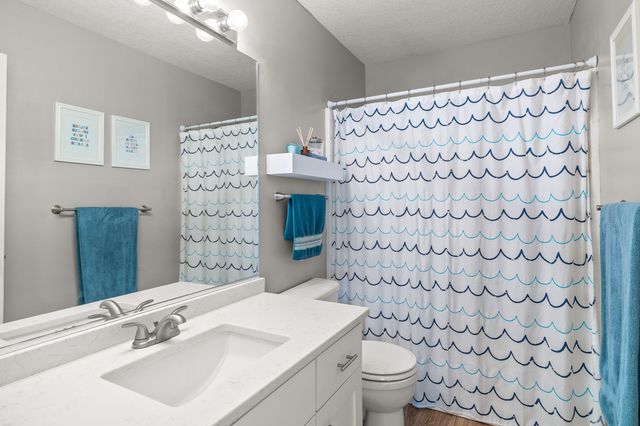 1629 Ashwood Drive, Altoona, IA 50009