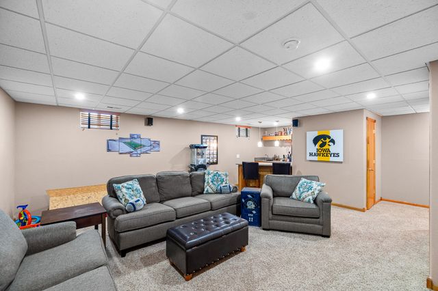 1629 Ashwood Drive, Altoona, IA 50009