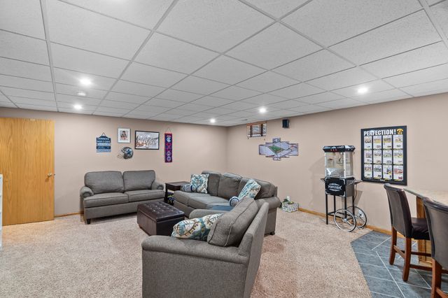 1629 Ashwood Drive, Altoona, IA 50009