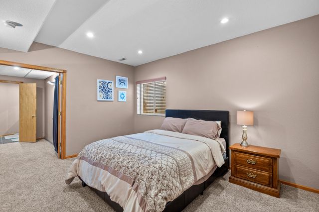 1629 Ashwood Drive, Altoona, IA 50009