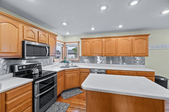 1629 Ashwood Drive, Altoona, IA 50009