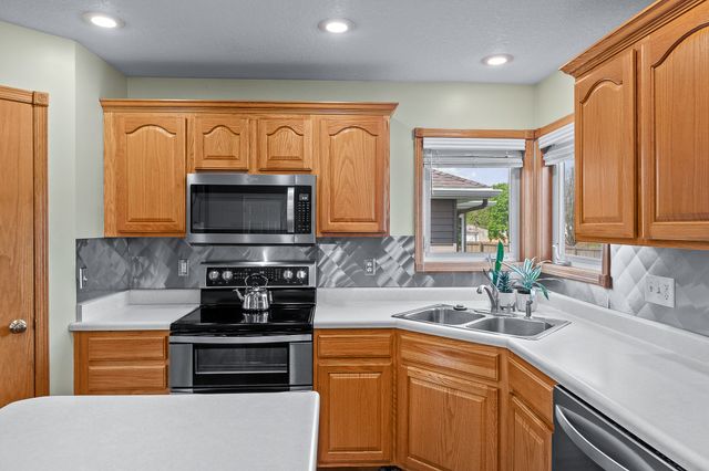 1629 Ashwood Drive, Altoona, IA 50009