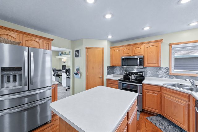 1629 Ashwood Drive, Altoona, IA 50009