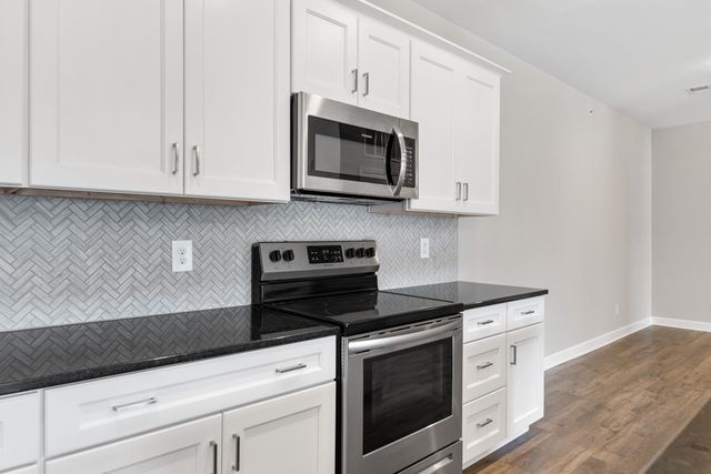 7483 Highway 70 S Apt 304, Nashville, TN 37221