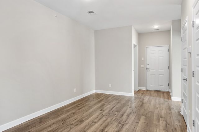 7483 Highway 70 S Apt 304, Nashville, TN 37221