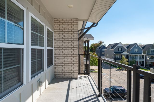 7483 Highway 70 S Apt 304, Nashville, TN 37221