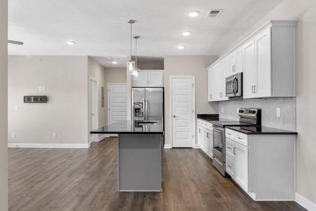 7483 Highway 70 S Apt 304, Nashville, TN 37221