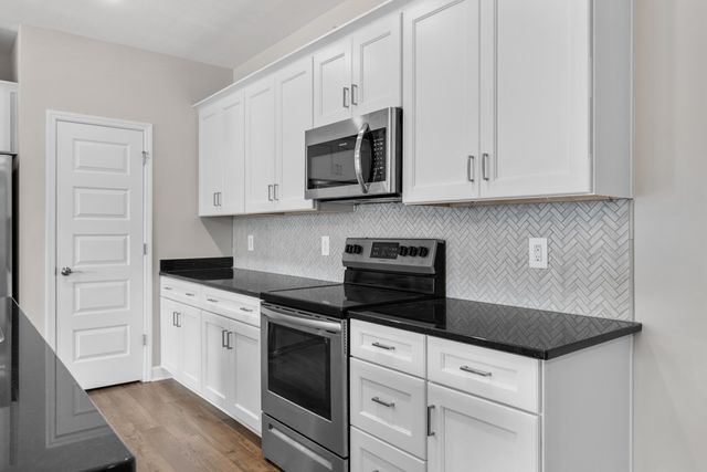 7483 Highway 70 S Apt 304, Nashville, TN 37221