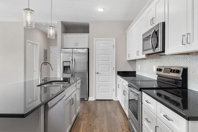 7483 Highway 70 S Apt 304, Nashville, TN 37221