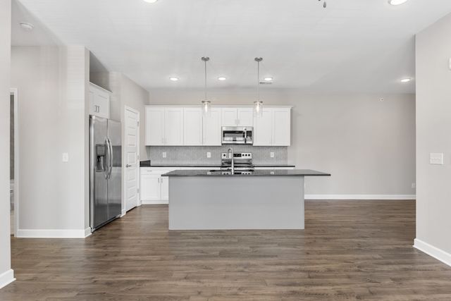 7483 Highway 70 S Apt 304, Nashville, TN 37221