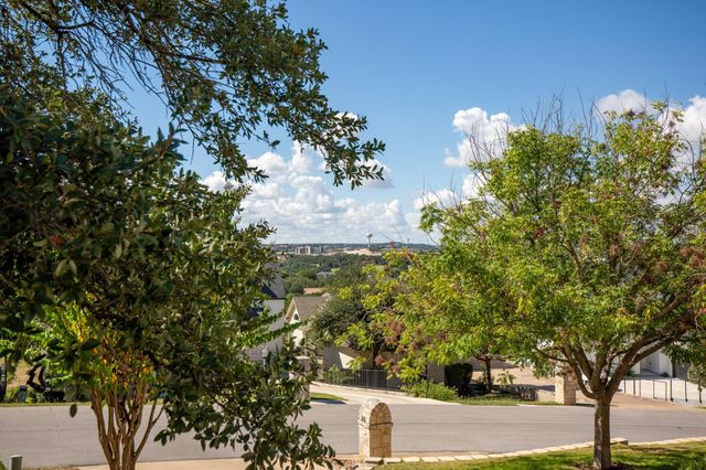 214 Hazeltine DR, Lakeway, TX 78734