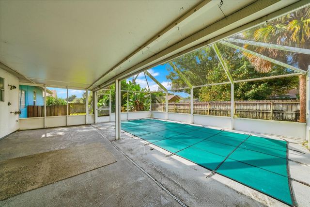 1745 18th Avenue SW, Vero Beach, FL 32962