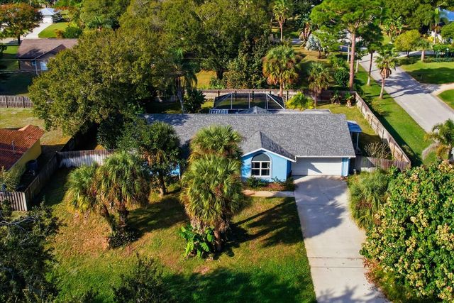 1745 18th Avenue SW, Vero Beach, FL 32962