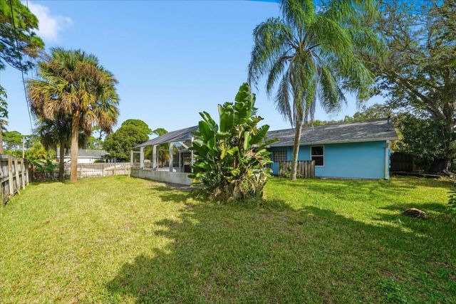 1745 18th Avenue SW, Vero Beach, FL 32962