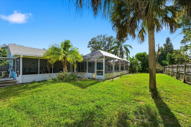 1745 18th Avenue SW, Vero Beach, FL 32962