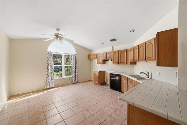 1745 18th Avenue SW, Vero Beach, FL 32962