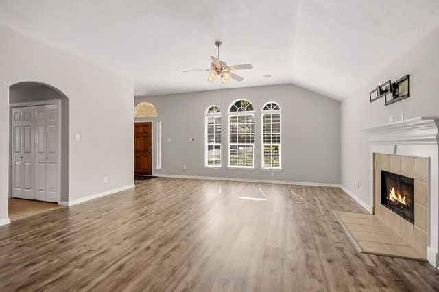 12222 Hawthorne Drive, Montgomery, TX 77356