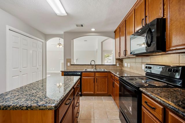 12222 Hawthorne Drive, Montgomery, TX 77356