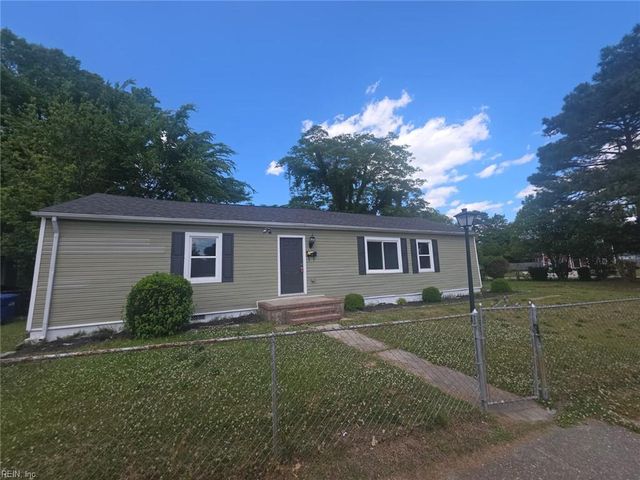 2 Carver CIR, Portsmouth, VA 23701
