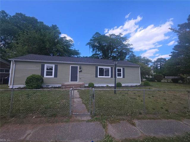 2 Carver CIR, Portsmouth, VA 23701