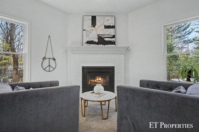 6833 Blythefield Avenue NE, Rockford, MI 49341