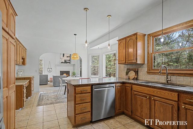 6833 Blythefield Avenue NE, Rockford, MI 49341