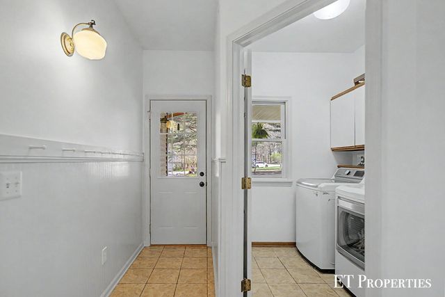 6833 Blythefield Avenue NE, Rockford, MI 49341