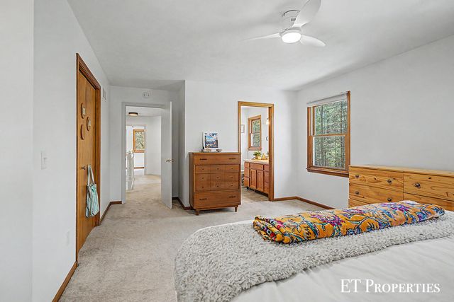 6833 Blythefield Avenue NE, Rockford, MI 49341